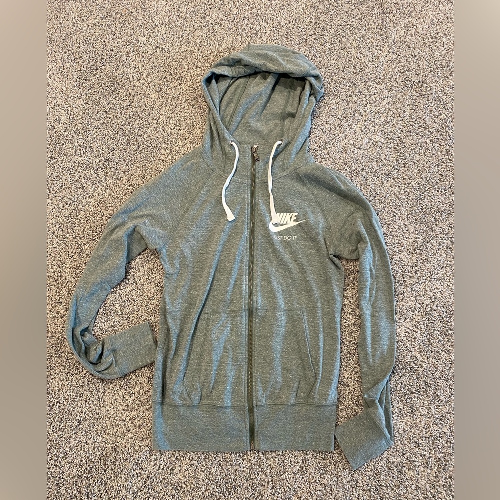 Nike womens zip up jacket. Great condition. Green. Size XS